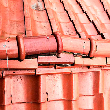 伊藤瓦店：瓦の傷みやズレ